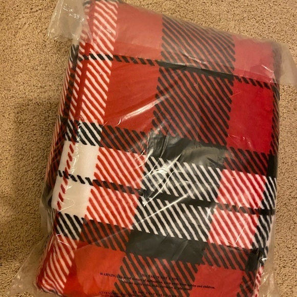 PINK by Victoria Secret Plaid Sherpa Blanket NWT - Picture 3 of 3
